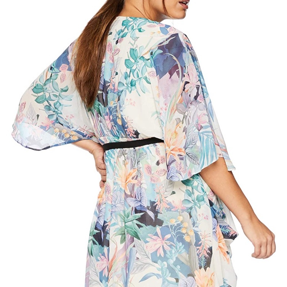 Women's Plus Size wrap style dress by City Chic - Picture 2 of 4